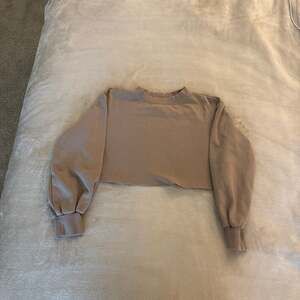 H&M Divided Women's Basic Raw Hem Cropped Crewneck Sweatshirt Beige